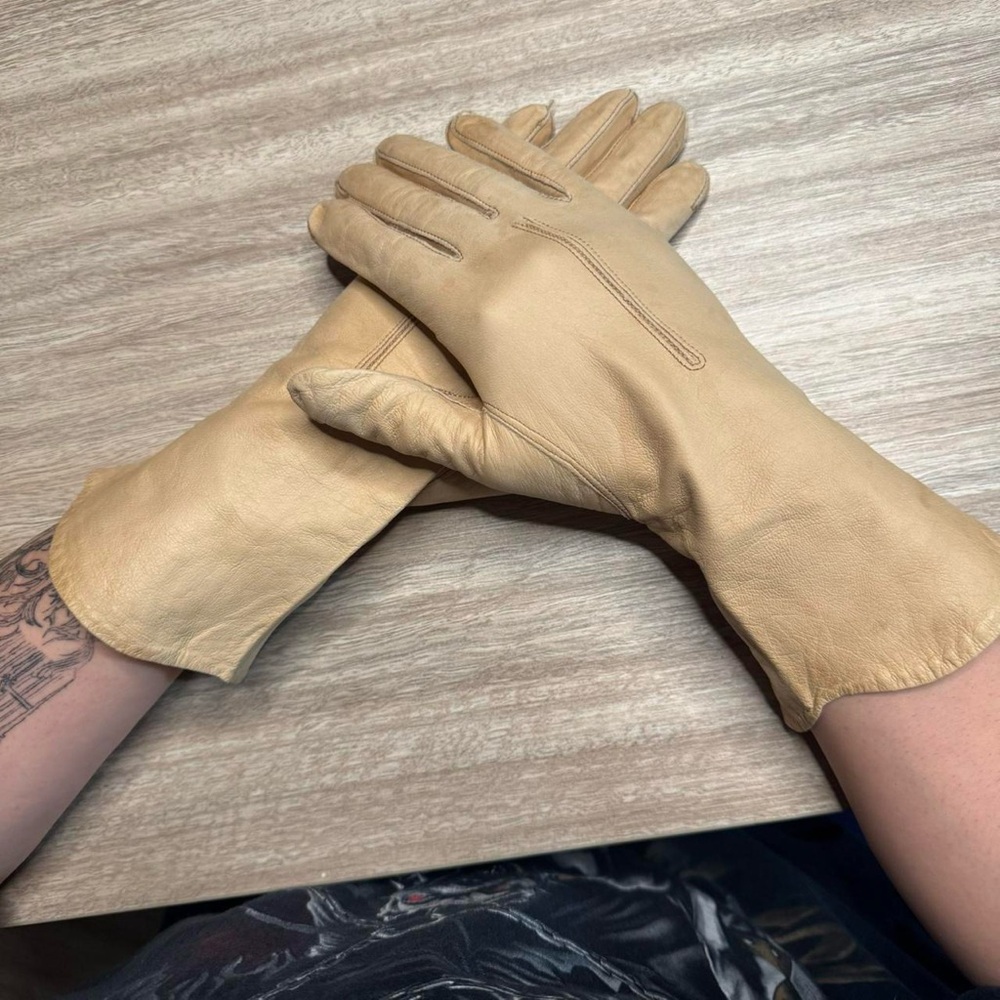 Elegant Tan Leather Gloves
